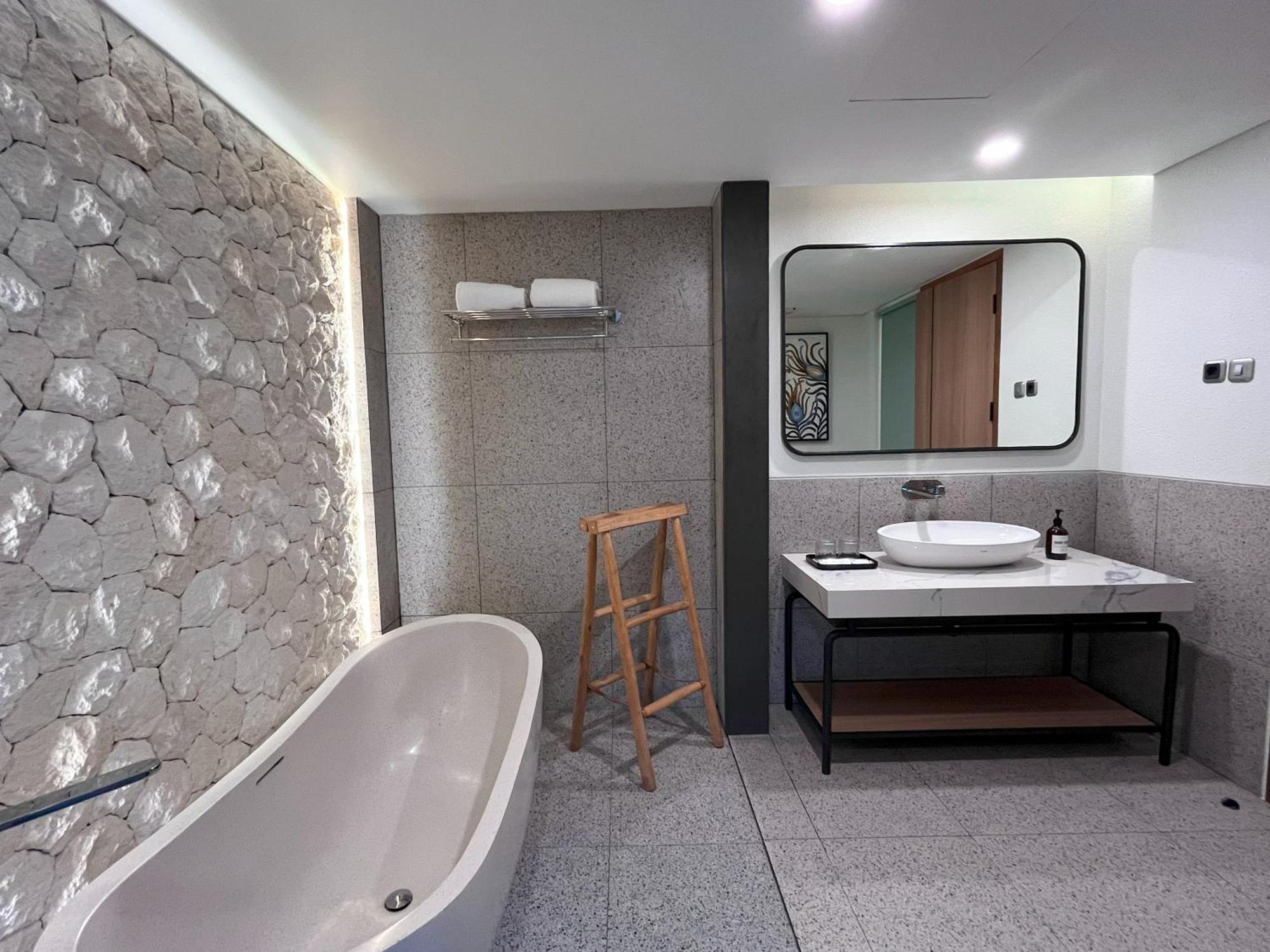 Luminor Hotel Legian Seminyak - Bali Exteriör bild